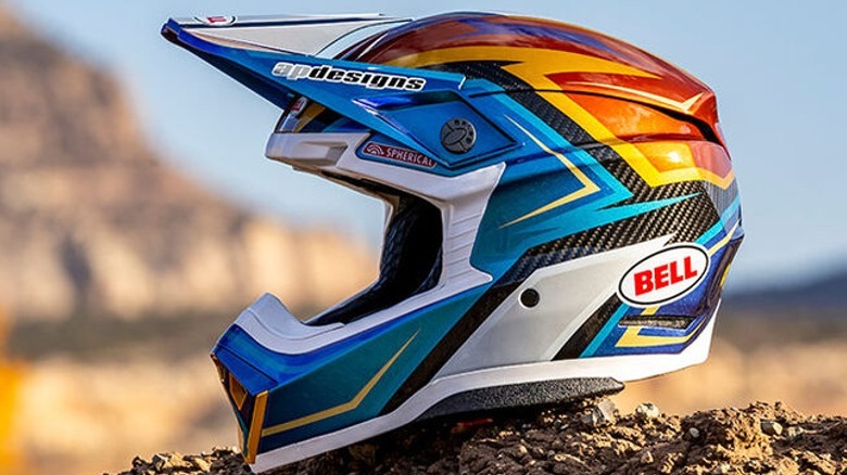 bell dirt bike helmet