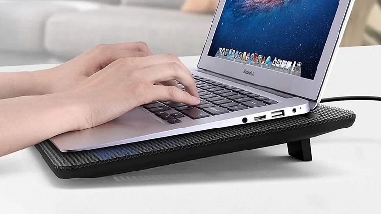 Cooling pad for laptops