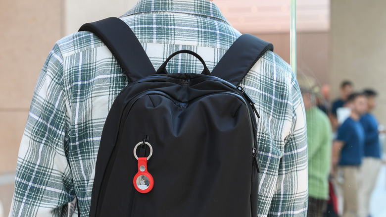 apple airtag on backpack