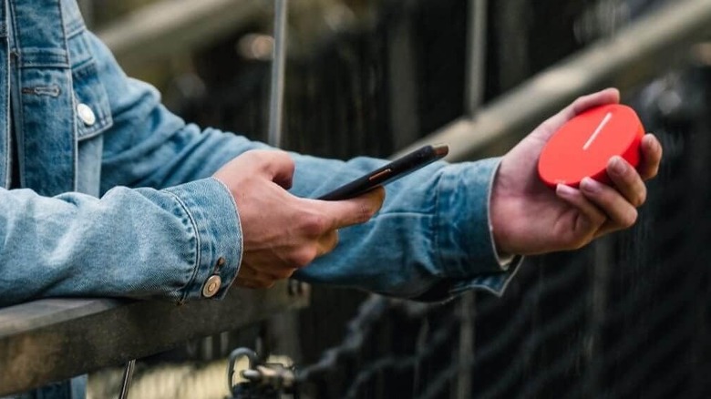 man holding Solis Lite Hotspot