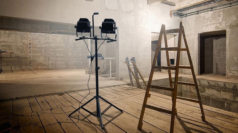 A Braun led work light next to a ladder on a job site