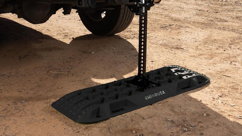 rhino traction board with lift