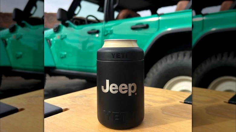 Jeep Yeti Colster can cooler on wooden table