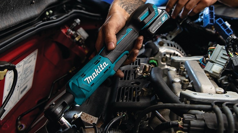 Makita cordless ratchet used on car