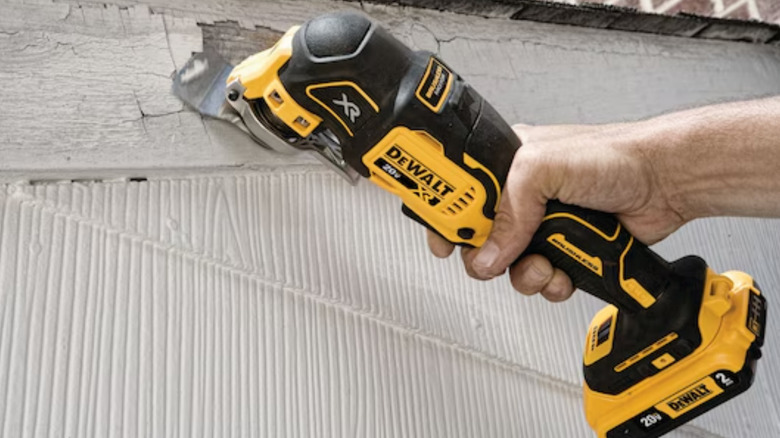 DeWalt oscillating tool cutting paint on siding