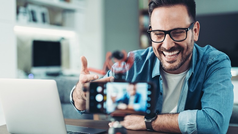 Man filming himself with his phone