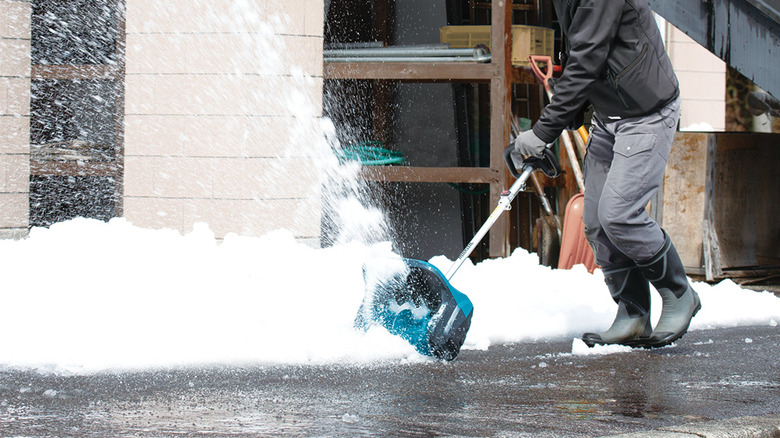 Makita 12-inch Snow Shovel Attachment