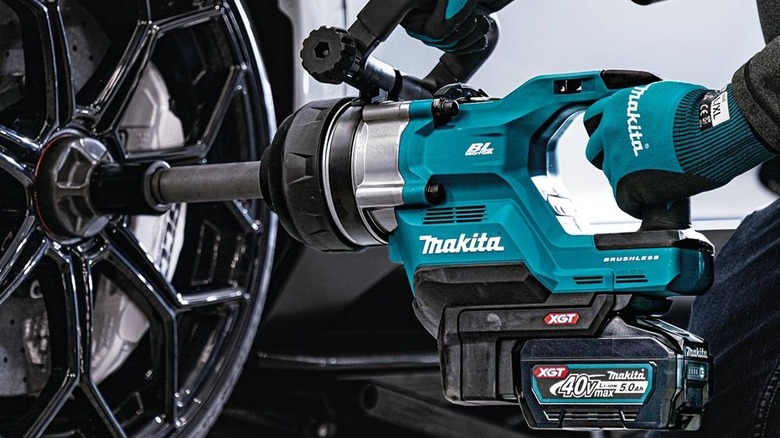 Makita 40V Max XGT 4-Sp. High-Torque 1-inch Sq. Drive D-Handle Extended Anvil Impact Wrench