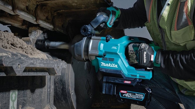 Makita 40V Max XGT 4-Sp. High-Torque 1-inch Sq. Drive D-Handle Extended Anvil Impact Wrench