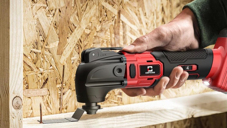 Cerycose Cordless Oscillating Tool in use