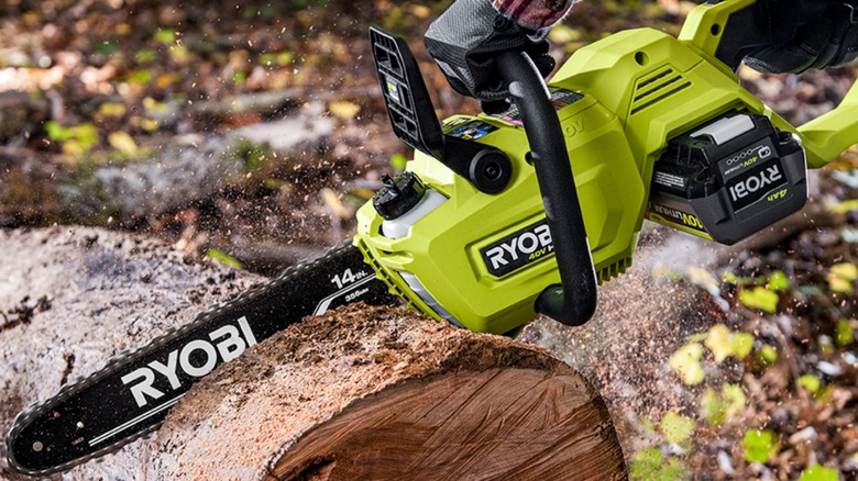 Ryobi 40v chainsaw cutting log