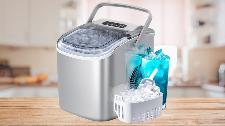 Crzoe portable ice maker filled with ice