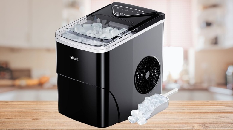 Silonn portable ice maker with bullet ice and scoop