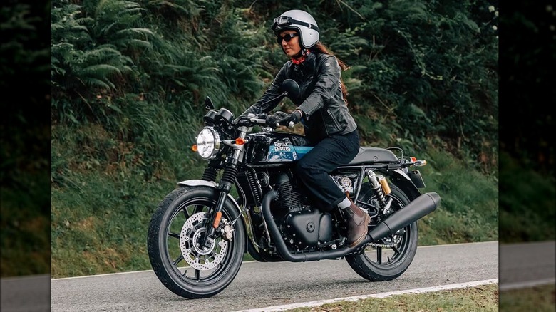 Royal Enfield Continental 650 GT driving road