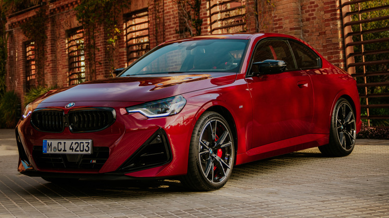 Front 3/4 view of BMW 2-Series Coupe