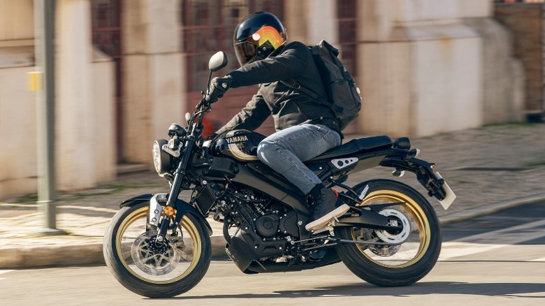 Man riding Yamaha XSR125 Legacy