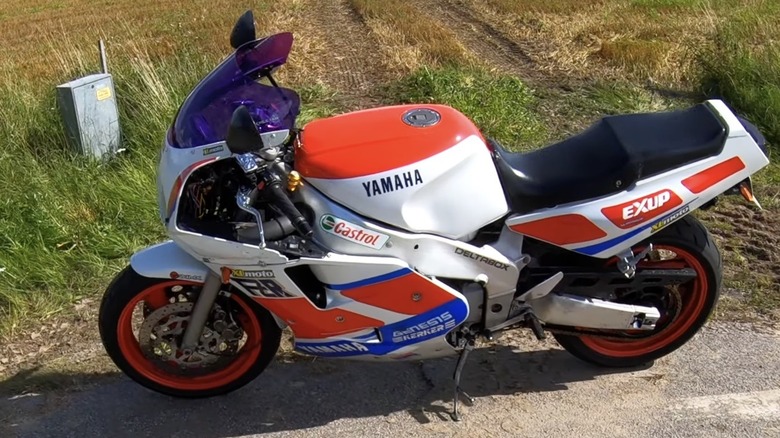 A Yamaha FZR 1000R bike at the edge of a field.