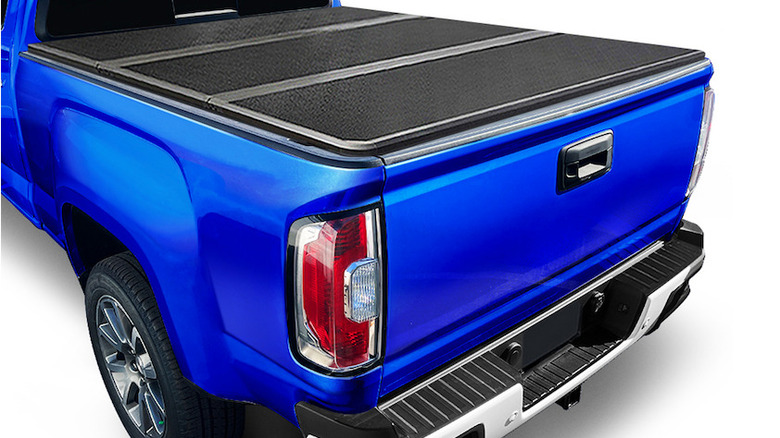 tyger T5 Alloy cover on blue pick up truck