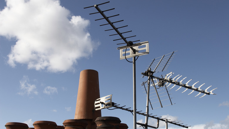 TV antenna on roof of house