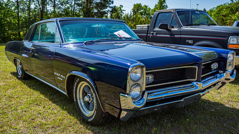 Front 3/4 view of 1964 Pontiac Grand Prix