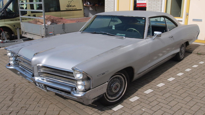 Pontiac Catalina 2+2 parked front end