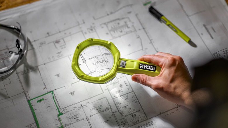 Ryobi magnifying light