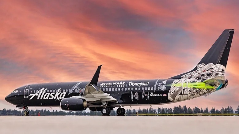 An Alaska Airlines Boeing 737 in Star Wars paint.