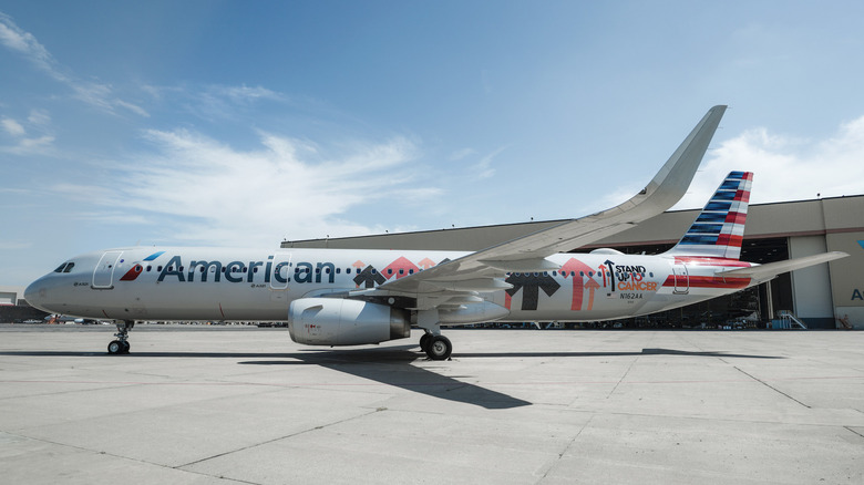 An American Airlines Airbus A321 in Stand Up to Cancer paint.