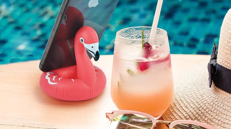 flamingo-themed phone stand