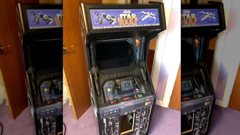 Star Wars arcade cabinet turned off in room