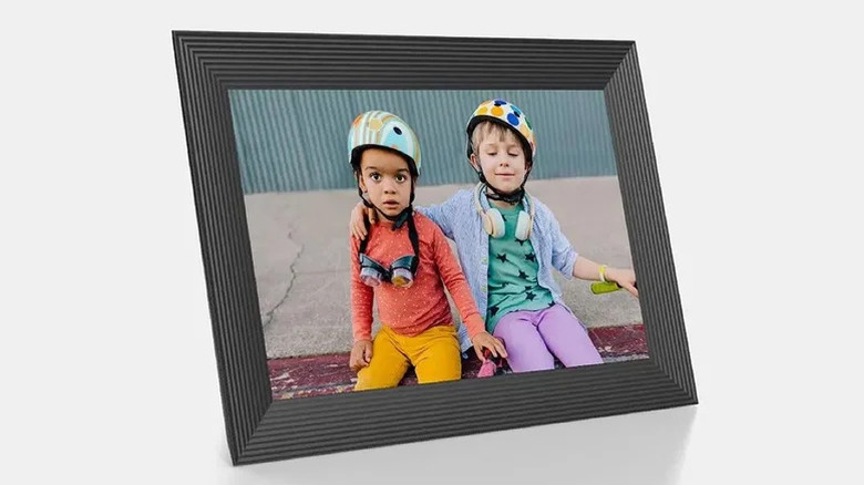 digital photo frame with two children