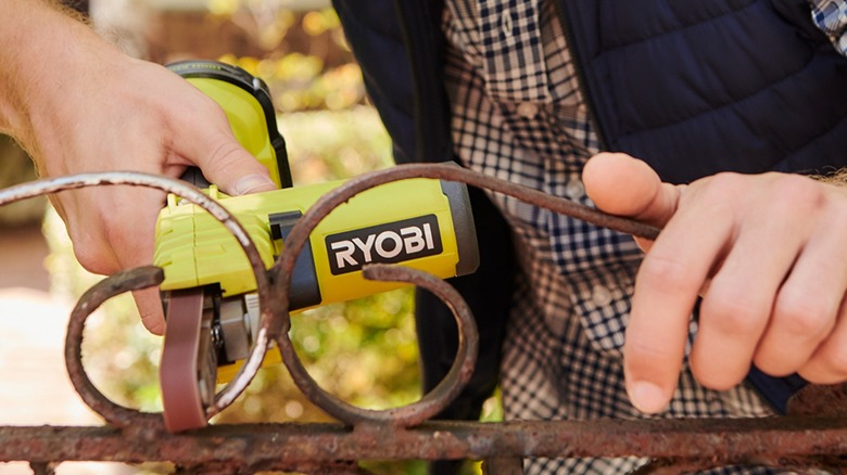 using ryobi belt sander