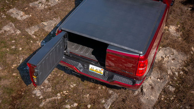 Dodge RAM multifunction tailgate