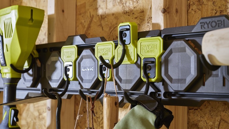 Close up of Ryobi's Link rail