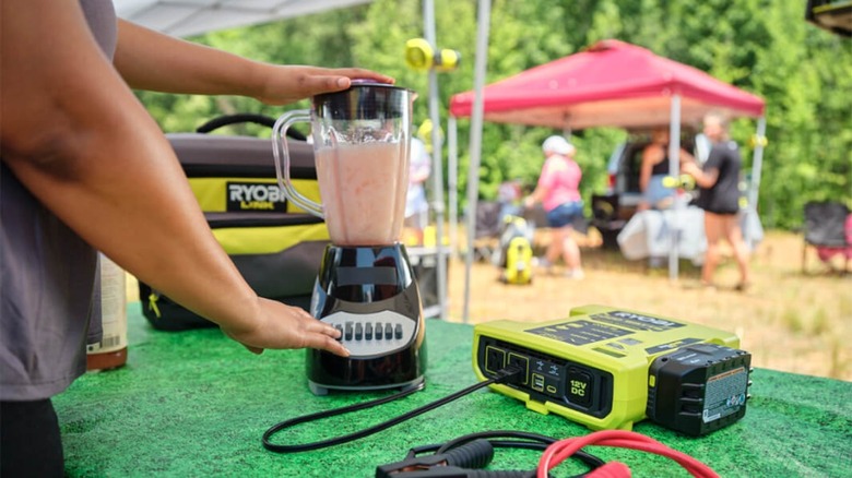 Small Ryobi power station powering blender