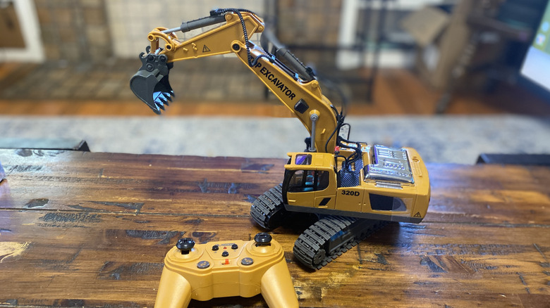 KIDMARKT Excavator on table