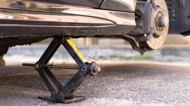 automotive scissor jack