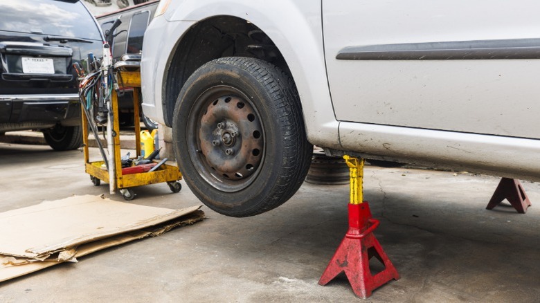 jack stand supporting a car