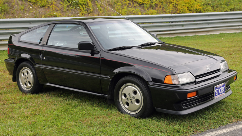 black 1987 Honda CRX Si parked in grass