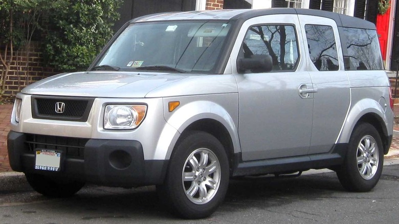 silver 2006 Honda Element EX-P parked on street