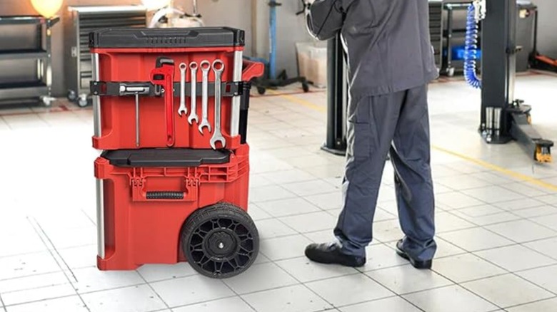 A magnetic bar mount on the side of a Milwaukee Packout toolbox