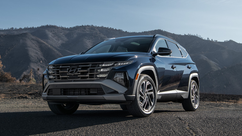 2025 Hyundai Tucson Hybrid parked on asphalt with mountains in background