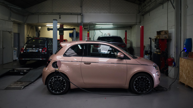 Fiat 500 PHEV in garage