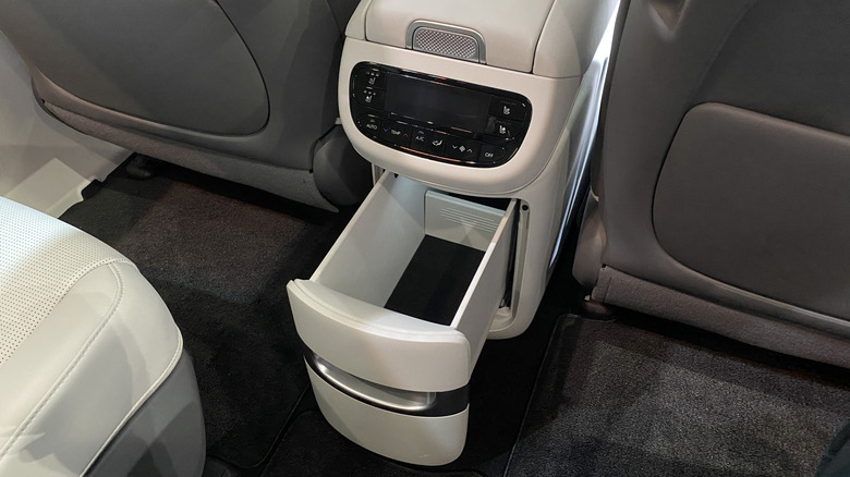 2026 Hyundai IONIQ 9 interior storage