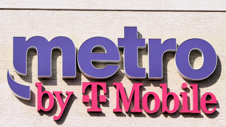 Metro by T-Mobile sign