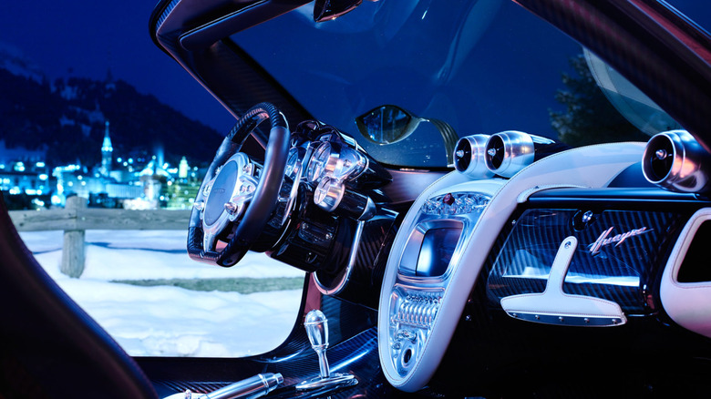 Pagani Huayra interior view from right side