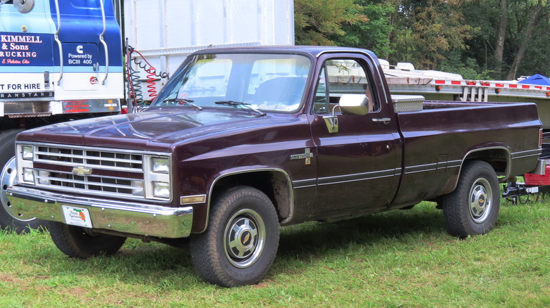 maroon chevrolet R20 pickup truck