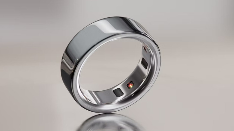 Silver ring with built-in light-up sensors