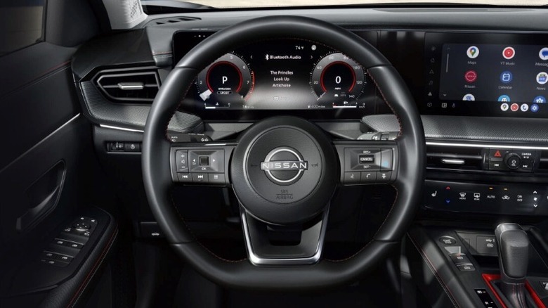 2025 Nissan Kicks SR steering wheel