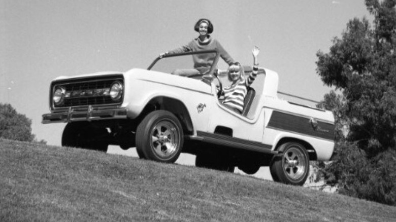 Bronco Dune Duster Concept Black and White 